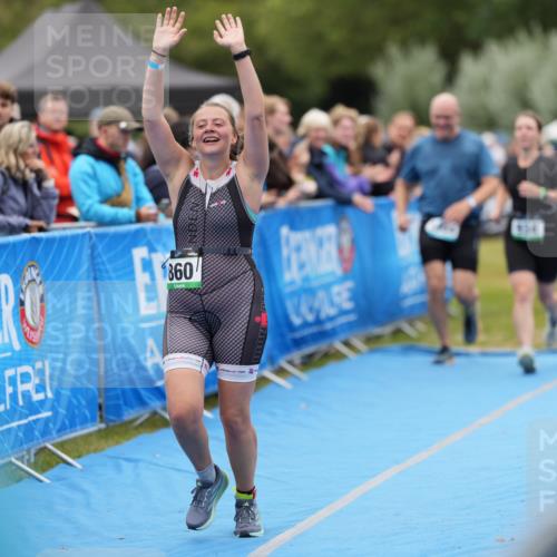 30.08.2026 - Elbe Triathlon Hamburg LAZAROV Photography http://msf.ph/oto/10028780 30.08.2026 11:57:45 Ziel 860, 934, 1304, 1410, 1457 meine-sportfotos.de