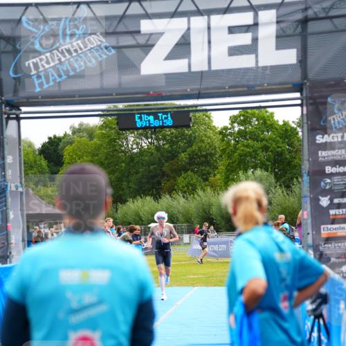 30.08.2026 - Elbe Triathlon Hamburg LAZAROV Photography http://msf.ph/oto/10029950 30.08.2026 09:59:00 Ziel 247 meine-sportfotos.de