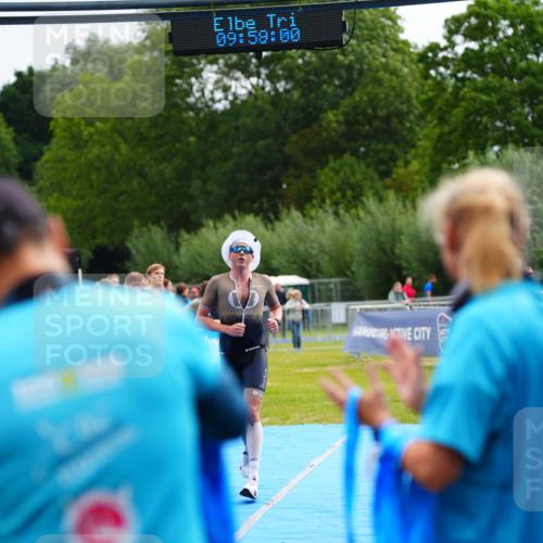 30.08.2026 - Elbe Triathlon Hamburg LAZAROV Photography http://msf.ph/oto/10029951 30.08.2026 09:59:01 Ziel 247 meine-sportfotos.de