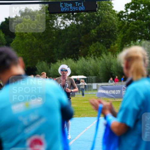 30.08.2026 - Elbe Triathlon Hamburg LAZAROV Photography http://msf.ph/oto/10029952 30.08.2026 09:59:01 Ziel 247 meine-sportfotos.de
