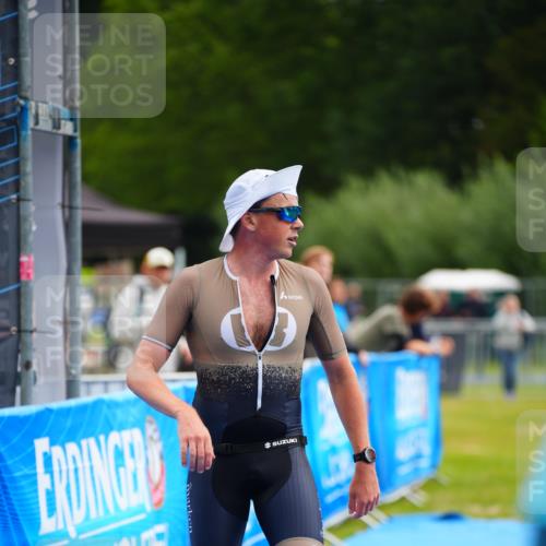 30.08.2026 - Elbe Triathlon Hamburg LAZAROV Photography http://msf.ph/oto/10029955 30.08.2026 09:59:04 Ziel 247 meine-sportfotos.de