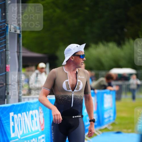 30.08.2026 - Elbe Triathlon Hamburg LAZAROV Photography http://msf.ph/oto/10029956 30.08.2026 09:59:04 Ziel 247 meine-sportfotos.de