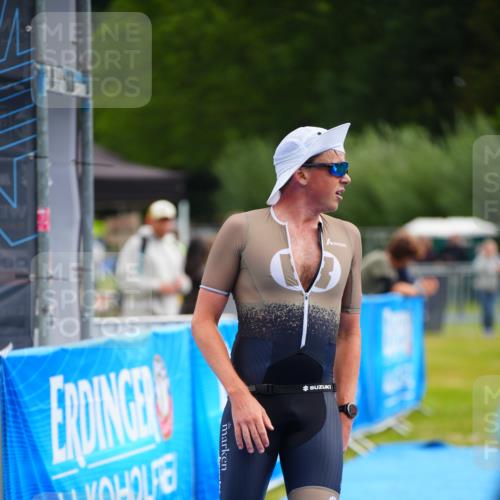 30.08.2026 - Elbe Triathlon Hamburg LAZAROV Photography http://msf.ph/oto/10029957 30.08.2026 09:59:04 Ziel 247 meine-sportfotos.de