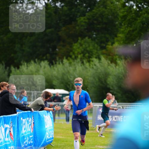 30.08.2026 - Elbe Triathlon Hamburg LAZAROV Photography http://msf.ph/oto/10029958 30.08.2026 09:59:12 Ziel 225 meine-sportfotos.de