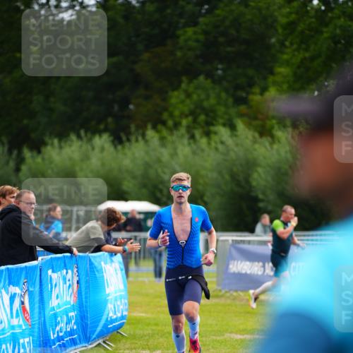 30.08.2026 - Elbe Triathlon Hamburg LAZAROV Photography http://msf.ph/oto/10029959 30.08.2026 09:59:12 Ziel 225 meine-sportfotos.de