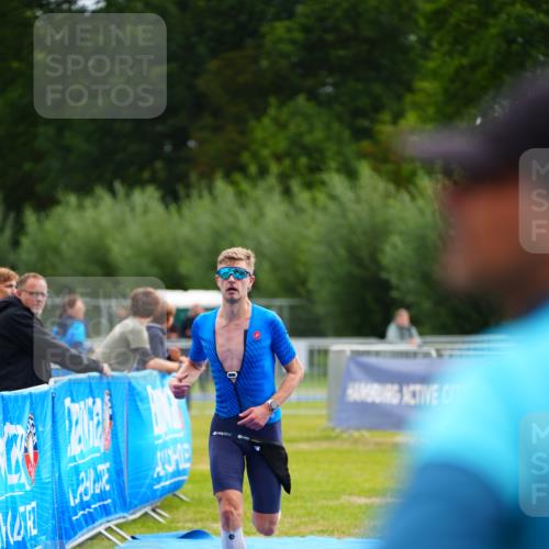 30.08.2026 - Elbe Triathlon Hamburg LAZAROV Photography http://msf.ph/oto/10029962 30.08.2026 09:59:13 Ziel 225 meine-sportfotos.de
