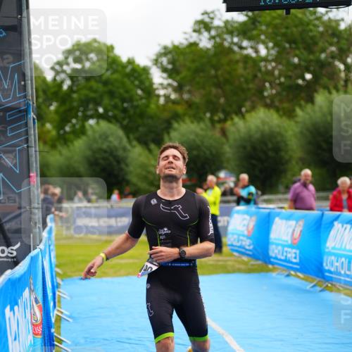 30.08.2026 - Elbe Triathlon Hamburg LAZAROV Photography http://msf.ph/oto/10029973 30.08.2026 10:00:25 Ziel 190 meine-sportfotos.de