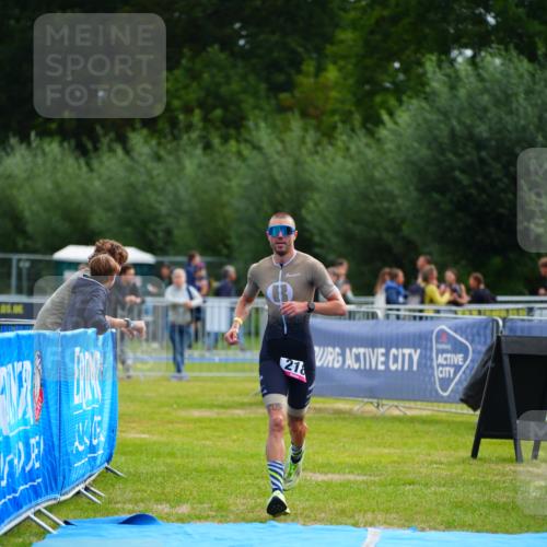 30.08.2026 - Elbe Triathlon Hamburg LAZAROV Photography http://msf.ph/oto/10029976 30.08.2026 10:00:52 Ziel 218 meine-sportfotos.de