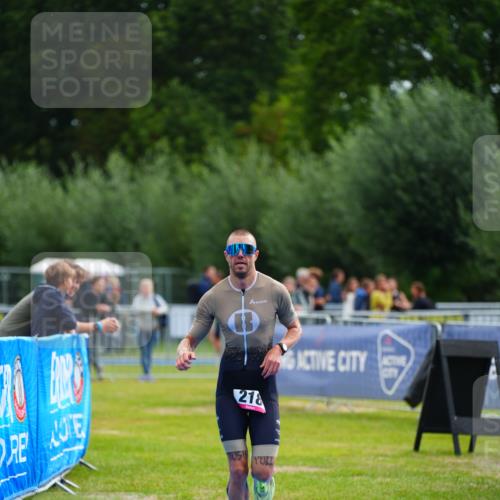 30.08.2026 - Elbe Triathlon Hamburg LAZAROV Photography http://msf.ph/oto/10029978 30.08.2026 10:00:53 Ziel 218 meine-sportfotos.de