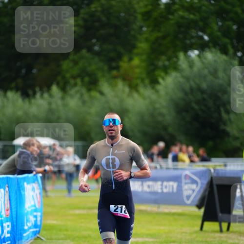 30.08.2026 - Elbe Triathlon Hamburg LAZAROV Photography http://msf.ph/oto/10029980 30.08.2026 10:00:54 Ziel 218 meine-sportfotos.de