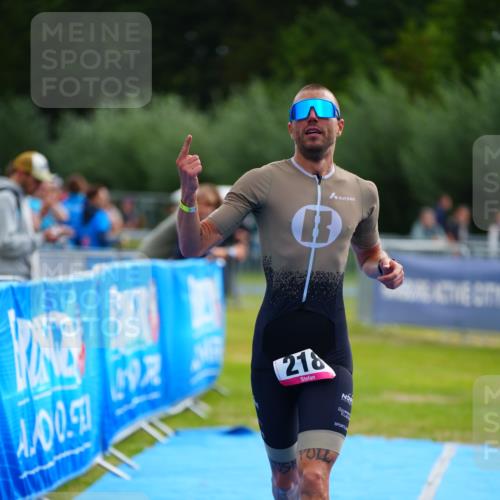 30.08.2026 - Elbe Triathlon Hamburg LAZAROV Photography http://msf.ph/oto/10029985 30.08.2026 10:00:55 Ziel 218 meine-sportfotos.de