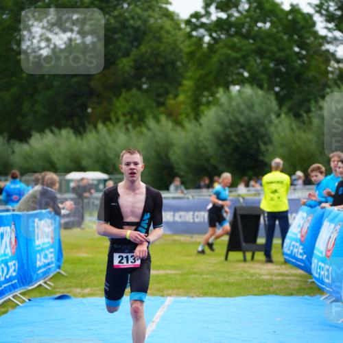30.08.2026 - Elbe Triathlon Hamburg LAZAROV Photography http://msf.ph/oto/10029992 30.08.2026 10:02:11 Ziel 213 meine-sportfotos.de