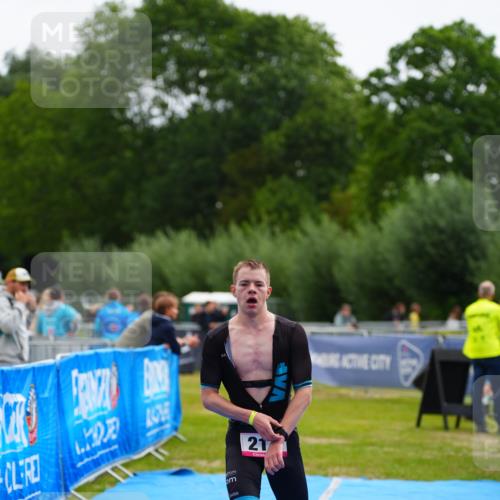 30.08.2026 - Elbe Triathlon Hamburg LAZAROV Photography http://msf.ph/oto/10029993 30.08.2026 10:02:11 Ziel 213 meine-sportfotos.de