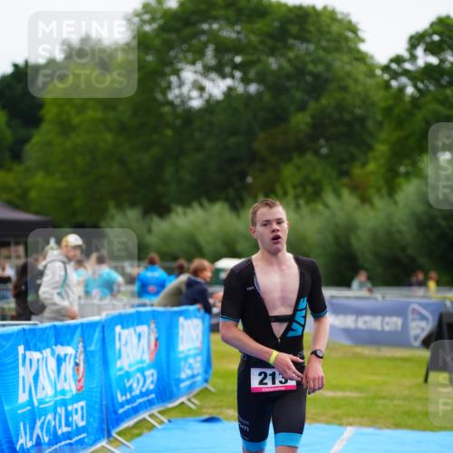 30.08.2026 - Elbe Triathlon Hamburg LAZAROV Photography http://msf.ph/oto/10029994 30.08.2026 10:02:11 Ziel 213 meine-sportfotos.de
