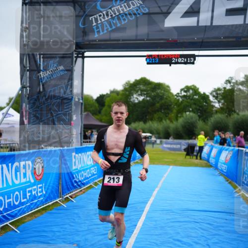 30.08.2026 - Elbe Triathlon Hamburg LAZAROV Photography http://msf.ph/oto/10029996 30.08.2026 10:02:13 Ziel 213 meine-sportfotos.de