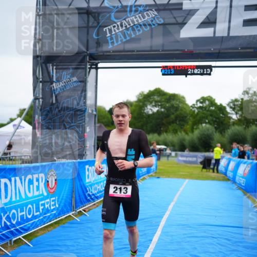 30.08.2026 - Elbe Triathlon Hamburg LAZAROV Photography http://msf.ph/oto/10029997 30.08.2026 10:02:13 Ziel 213 meine-sportfotos.de