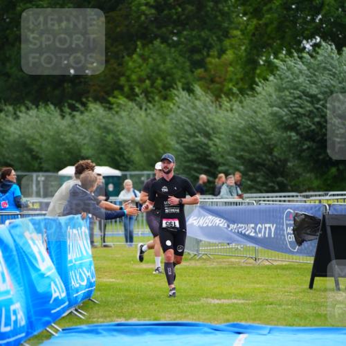 30.08.2026 - Elbe Triathlon Hamburg LAZAROV Photography http://msf.ph/oto/10029999 30.08.2026 10:02:35 Ziel 195 meine-sportfotos.de