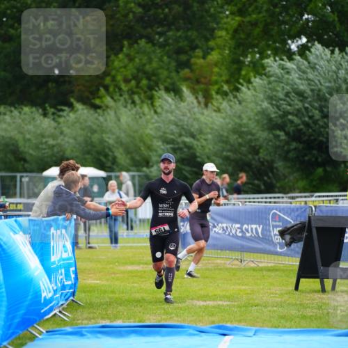 30.08.2026 - Elbe Triathlon Hamburg LAZAROV Photography http://msf.ph/oto/10030000 30.08.2026 10:02:35 Ziel 195 meine-sportfotos.de