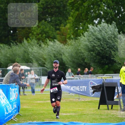 30.08.2026 - Elbe Triathlon Hamburg LAZAROV Photography http://msf.ph/oto/10030002 30.08.2026 10:02:36 Ziel 195 meine-sportfotos.de