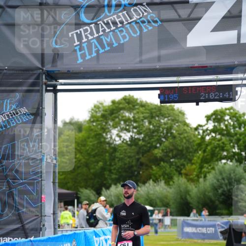 30.08.2026 - Elbe Triathlon Hamburg LAZAROV Photography http://msf.ph/oto/10030010 30.08.2026 10:02:41 Ziel 195 meine-sportfotos.de