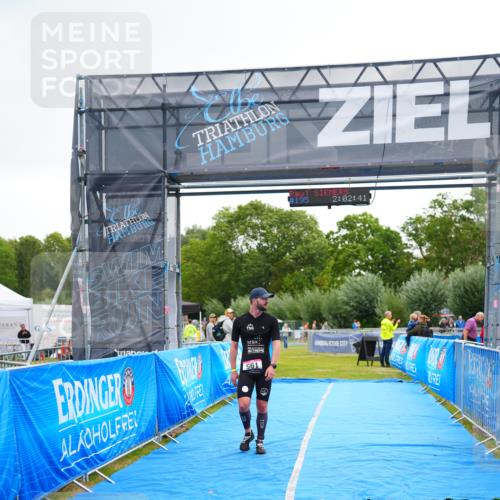 30.08.2026 - Elbe Triathlon Hamburg LAZAROV Photography http://msf.ph/oto/10030011 30.08.2026 10:02:42 Ziel 195 meine-sportfotos.de