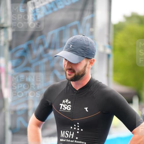 30.08.2026 - Elbe Triathlon Hamburg LAZAROV Photography http://msf.ph/oto/10030012 30.08.2026 10:02:46 Ziel  meine-sportfotos.de