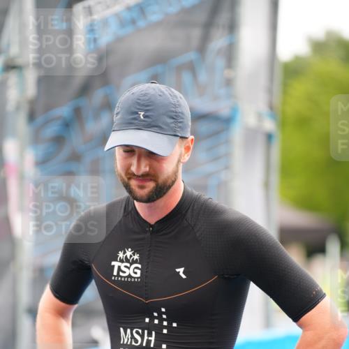30.08.2026 - Elbe Triathlon Hamburg LAZAROV Photography http://msf.ph/oto/10030014 30.08.2026 10:02:47 Ziel  meine-sportfotos.de