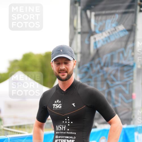 30.08.2026 - Elbe Triathlon Hamburg LAZAROV Photography http://msf.ph/oto/10030015 30.08.2026 10:02:47 Ziel  meine-sportfotos.de