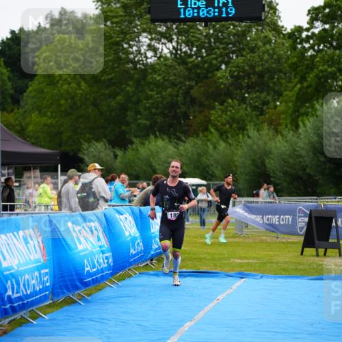 30.08.2026 - Elbe Triathlon Hamburg LAZAROV Photography http://msf.ph/oto/10030026 30.08.2026 10:03:20 Ziel 185 meine-sportfotos.de
