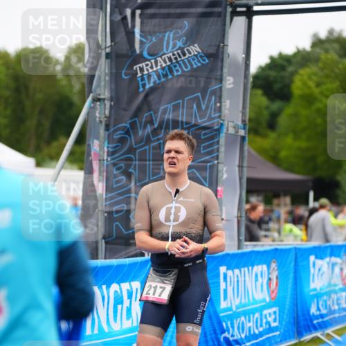 30.08.2026 - Elbe Triathlon Hamburg LAZAROV Photography http://msf.ph/oto/10030035 30.08.2026 10:03:36 Ziel 217 meine-sportfotos.de