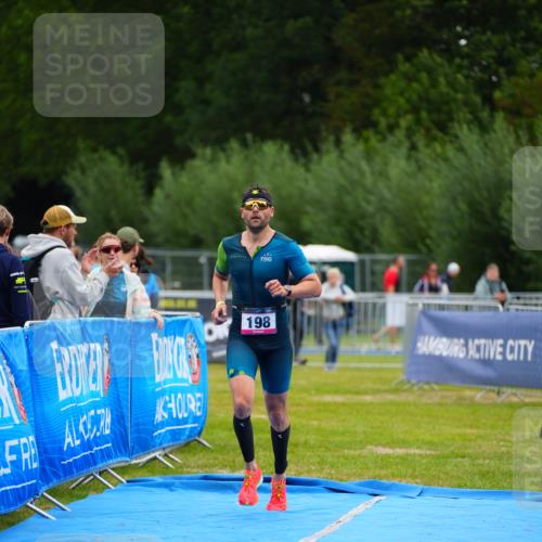 30.08.2026 - Elbe Triathlon Hamburg LAZAROV Photography http://msf.ph/oto/10030036 30.08.2026 10:04:18 Ziel 198 meine-sportfotos.de