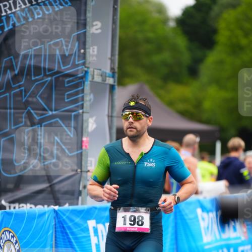 30.08.2026 - Elbe Triathlon Hamburg LAZAROV Photography http://msf.ph/oto/10030041 30.08.2026 10:04:21 Ziel 198 meine-sportfotos.de