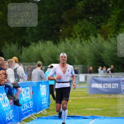 30.08.2026 - Elbe Triathlon Hamburg LAZAROV Photography http://msf.ph/oto/10030048 30.08.2026 10:05:10 Ziel 188 meine-sportfotos.de