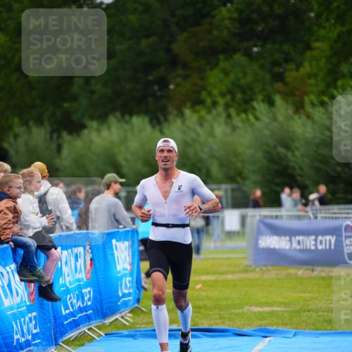 30.08.2026 - Elbe Triathlon Hamburg LAZAROV Photography http://msf.ph/oto/10030049 30.08.2026 10:05:10 Ziel 188 meine-sportfotos.de