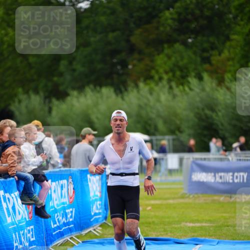 30.08.2026 - Elbe Triathlon Hamburg LAZAROV Photography http://msf.ph/oto/10030050 30.08.2026 10:05:10 Ziel 188 meine-sportfotos.de