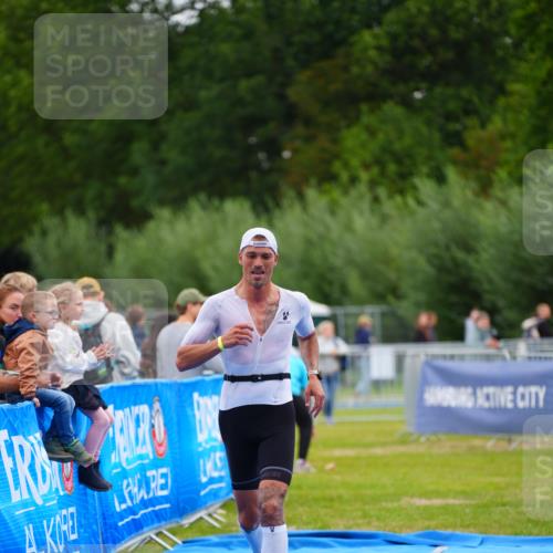 30.08.2026 - Elbe Triathlon Hamburg LAZAROV Photography http://msf.ph/oto/10030051 30.08.2026 10:05:10 Ziel 188 meine-sportfotos.de