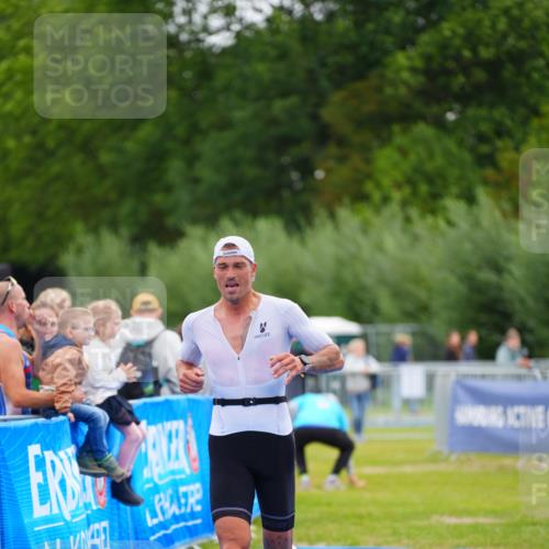 30.08.2026 - Elbe Triathlon Hamburg LAZAROV Photography http://msf.ph/oto/10030053 30.08.2026 10:05:11 Ziel 188 meine-sportfotos.de
