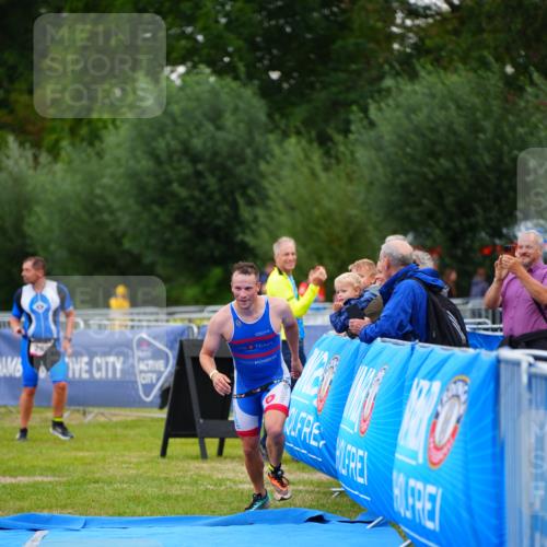 30.08.2026 - Elbe Triathlon Hamburg LAZAROV Photography http://msf.ph/oto/10030063 30.08.2026 10:05:39 Ziel 204 meine-sportfotos.de