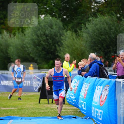 30.08.2026 - Elbe Triathlon Hamburg LAZAROV Photography http://msf.ph/oto/10030064 30.08.2026 10:05:39 Ziel 204 meine-sportfotos.de