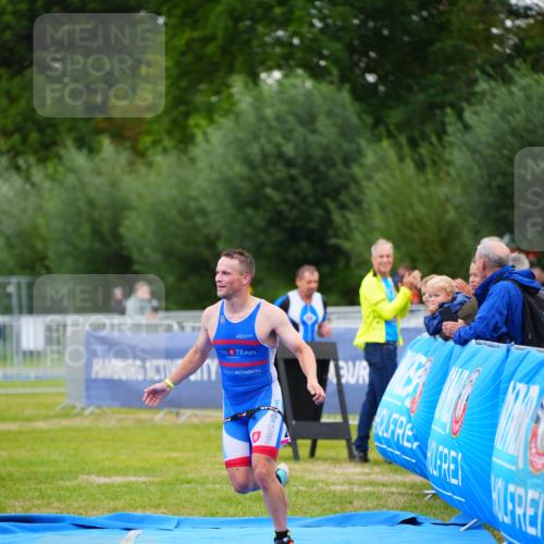 30.08.2026 - Elbe Triathlon Hamburg LAZAROV Photography http://msf.ph/oto/10030068 30.08.2026 10:05:40 Ziel 204 meine-sportfotos.de