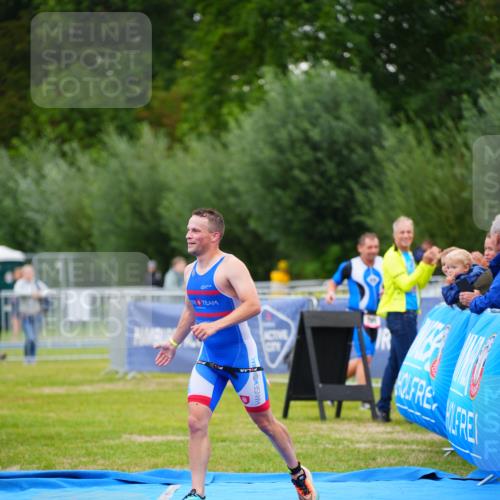 30.08.2026 - Elbe Triathlon Hamburg LAZAROV Photography http://msf.ph/oto/10030069 30.08.2026 10:05:40 Ziel 204 meine-sportfotos.de