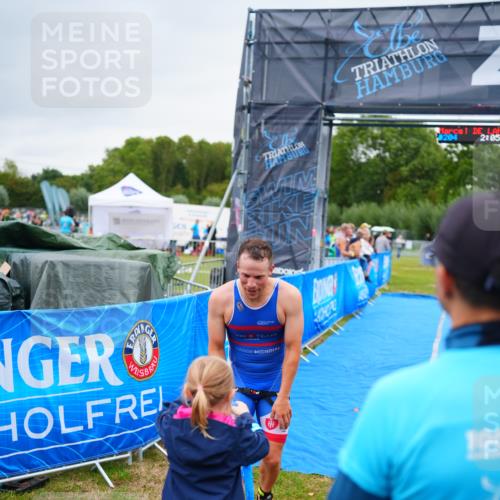 30.08.2026 - Elbe Triathlon Hamburg LAZAROV Photography http://msf.ph/oto/10030076 30.08.2026 10:05:47 Ziel  meine-sportfotos.de