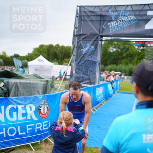 30.08.2026 - Elbe Triathlon Hamburg LAZAROV Photography http://msf.ph/oto/10030077 30.08.2026 10:05:48 Ziel  meine-sportfotos.de