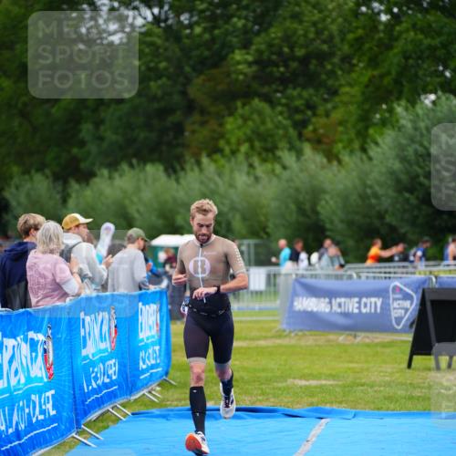 30.08.2026 - Elbe Triathlon Hamburg LAZAROV Photography http://msf.ph/oto/10030082 30.08.2026 10:06:15 Ziel 216 meine-sportfotos.de