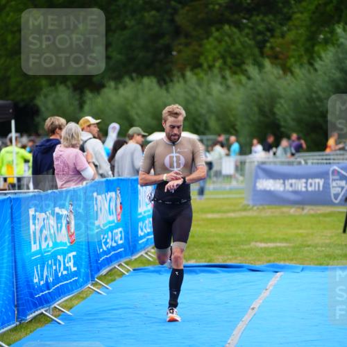 30.08.2026 - Elbe Triathlon Hamburg LAZAROV Photography http://msf.ph/oto/10030084 30.08.2026 10:06:15 Ziel 216 meine-sportfotos.de