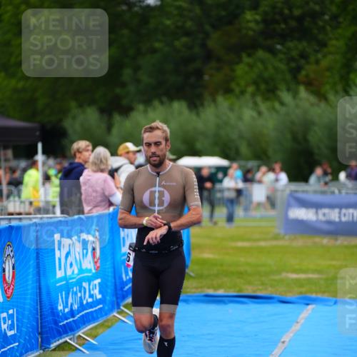 30.08.2026 - Elbe Triathlon Hamburg LAZAROV Photography http://msf.ph/oto/10030085 30.08.2026 10:06:16 Ziel 216 meine-sportfotos.de