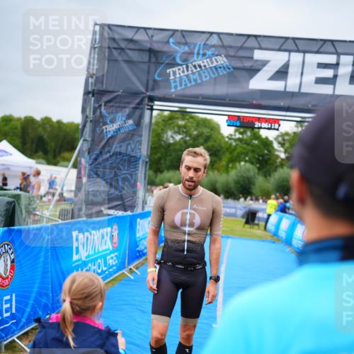 30.08.2026 - Elbe Triathlon Hamburg LAZAROV Photography http://msf.ph/oto/10030090 30.08.2026 10:06:20 Ziel 216 meine-sportfotos.de