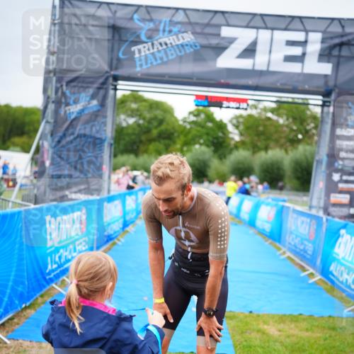 30.08.2026 - Elbe Triathlon Hamburg LAZAROV Photography http://msf.ph/oto/10030092 30.08.2026 10:06:21 Ziel  meine-sportfotos.de