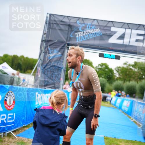 30.08.2026 - Elbe Triathlon Hamburg LAZAROV Photography http://msf.ph/oto/10030093 30.08.2026 10:06:23 Ziel  meine-sportfotos.de