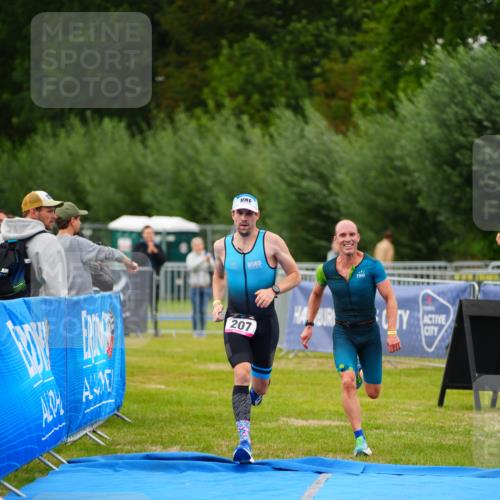 30.08.2026 - Elbe Triathlon Hamburg LAZAROV Photography http://msf.ph/oto/10030099 30.08.2026 10:07:24 Ziel 199, 207 meine-sportfotos.de